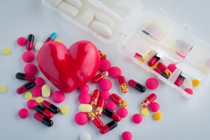 Coeur avec des pilules